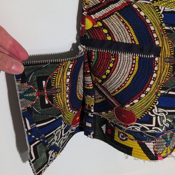 Colorful Geometric Patterned Shorts - Picture 2 of 8